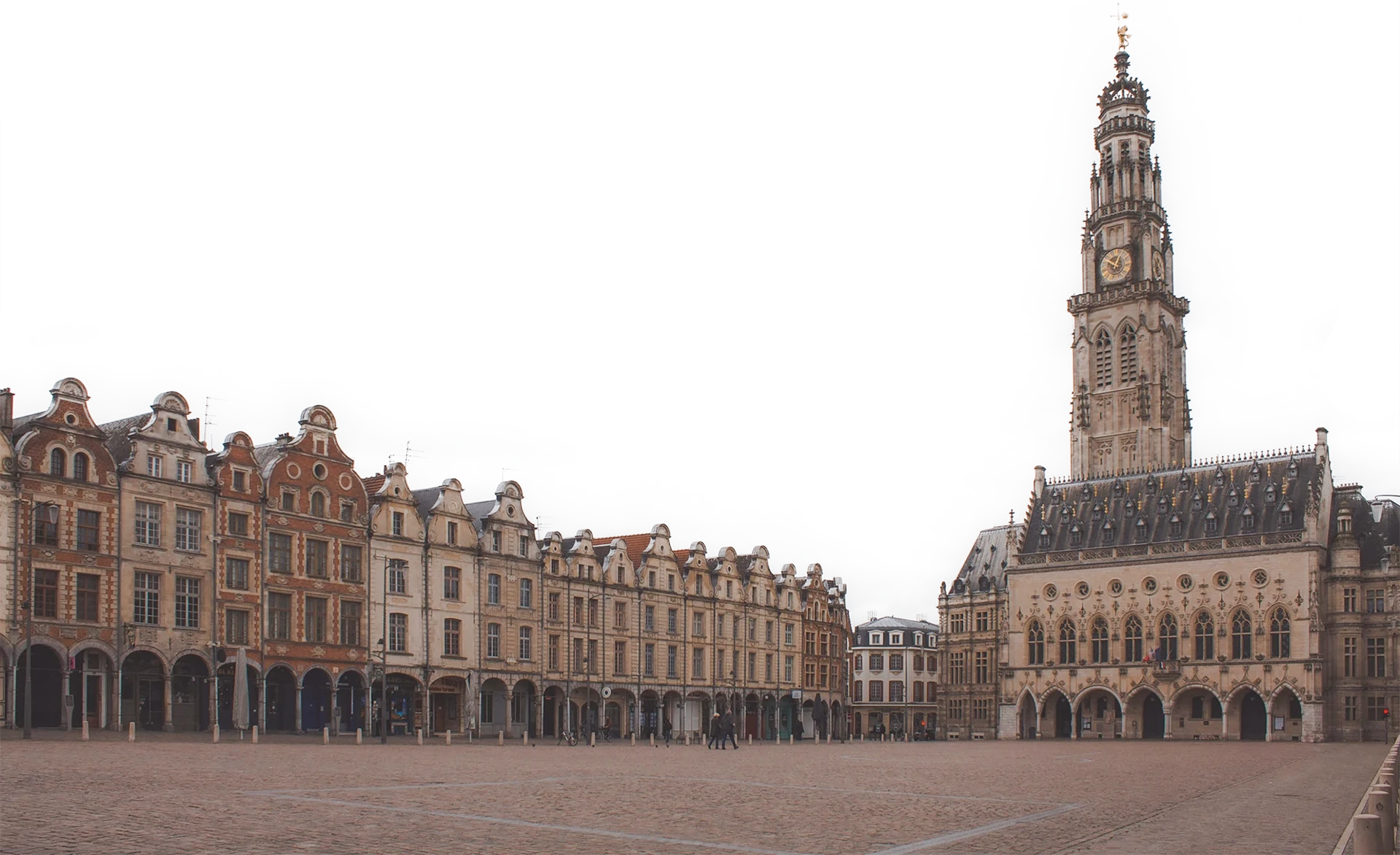 Place d'Arras avec vue sur le beffroi - Photo de Diane Picchiottino sur Unsplash