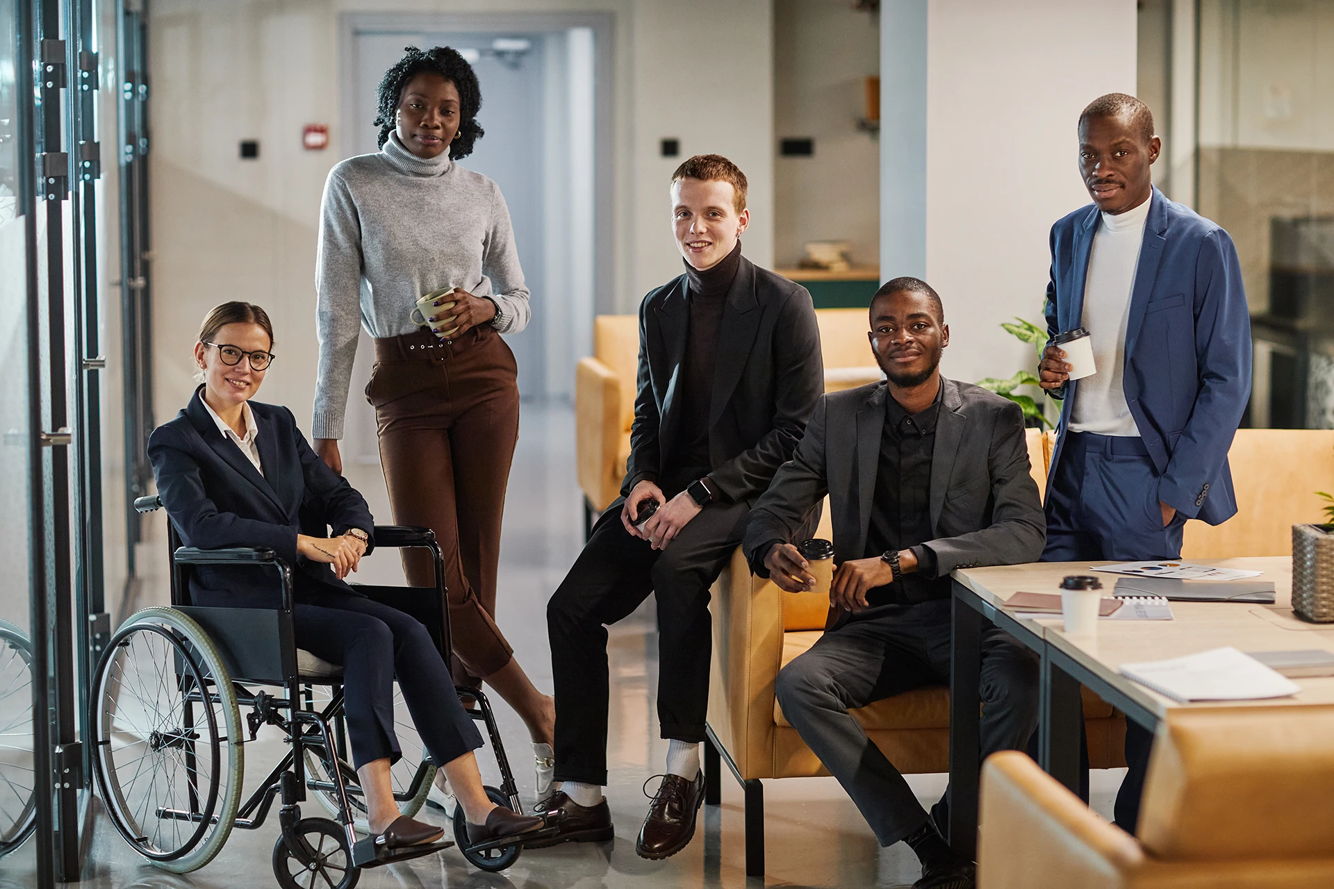 portrait-of-diverse-business-team-in-office