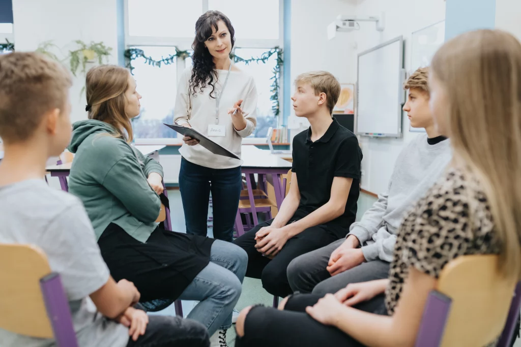 teenage-students-sit-in-a-circle-during-extra-math